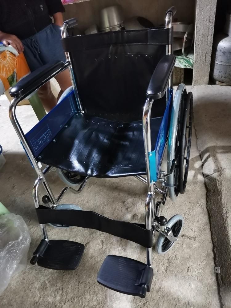 Folding Basic Manual Steel Wheelchair Economy Standard Chrome Foshan 809 for Patient Home Care Hot Selling Old Man Mobility Wheel Chair Medical Equipment
