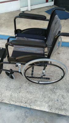 China Hot Sale Hospital Folding Standard Basic Steel Manual Portable Handicapped Wheel Chair
