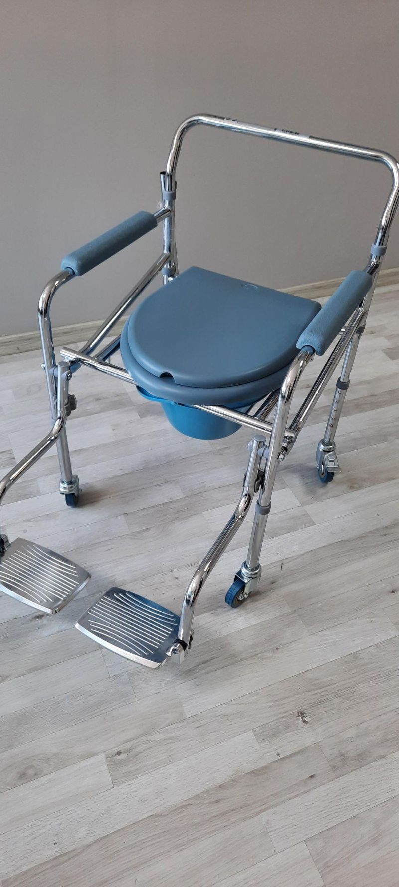 Aluminum Chrome Folding Wheelchair Disabled Commode Chair with Cheap Price Bme 668