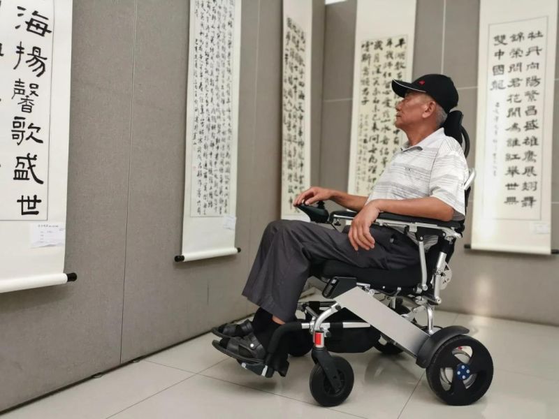 New Lightweight Power Assist off Road Electric Wheelchair for Distabled Handicapped with Ce