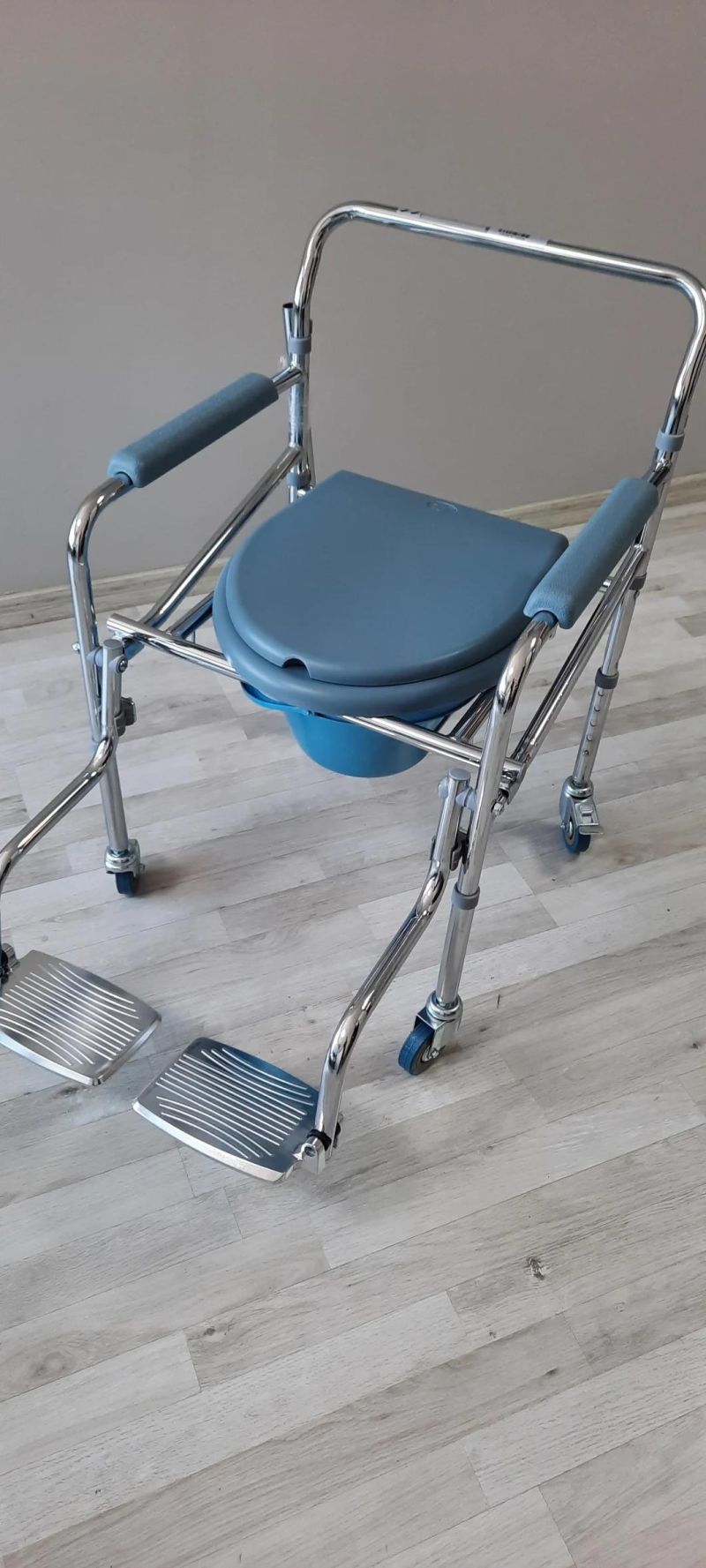 Aluminum Chrome Shower Commode Toilet Chair for Elderly in China Bme 668